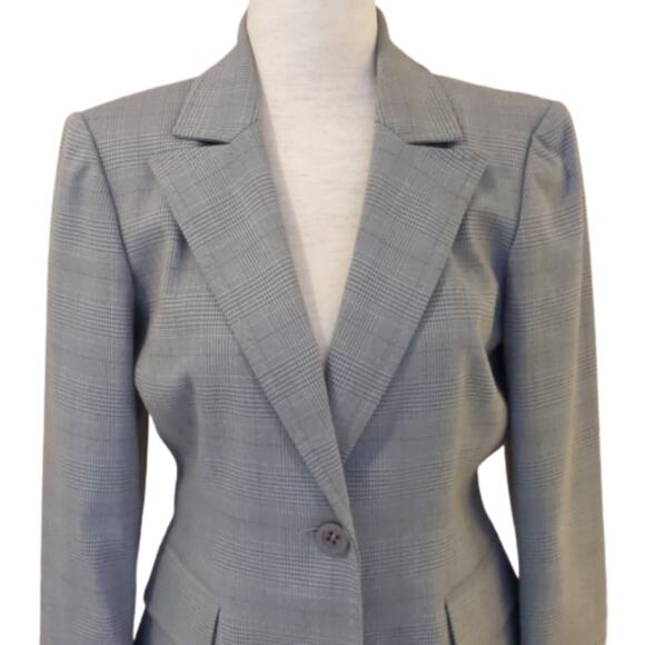 Liz Claiborne Pants Suit - Picture 2 of 9